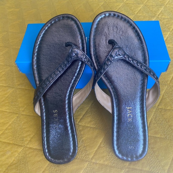 Jack Rogers metallic Collins flip flops in pewter - Picture 2 of 5